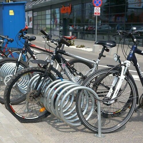 Fietsenrek model Virio 13 Eenvoudige bevestiging met voetplaten – stevig en veilig voor elke locatie.